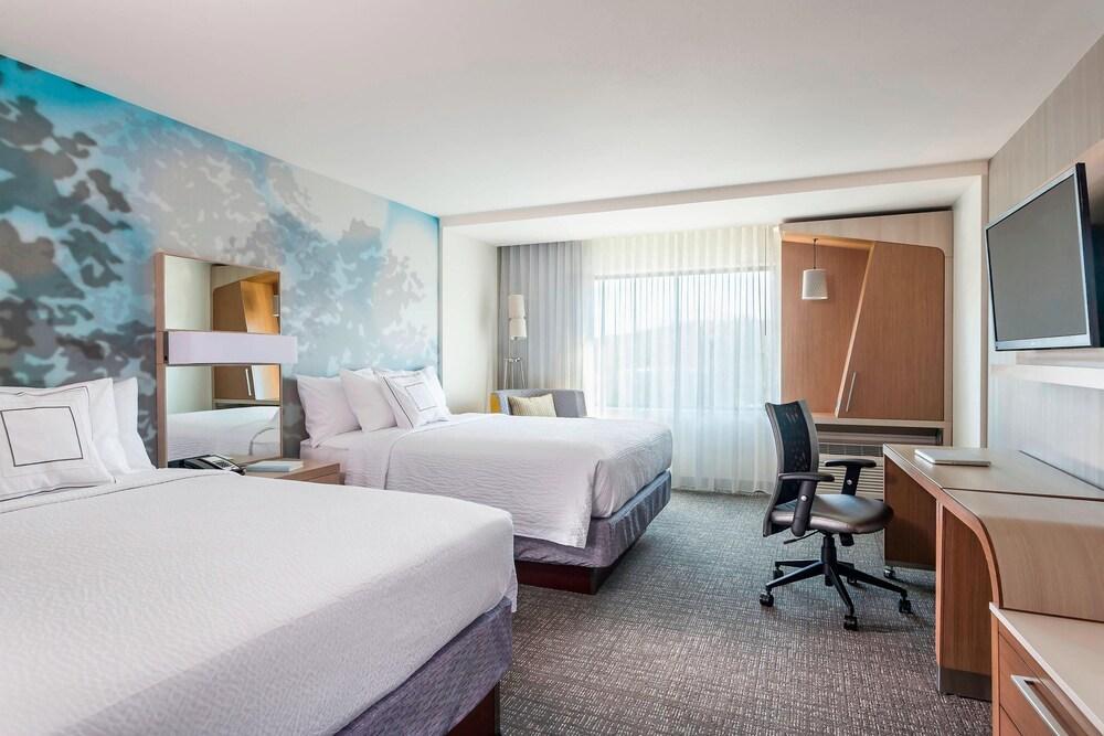 Отель Courtyard Portland East Fairview Экстерьер фото