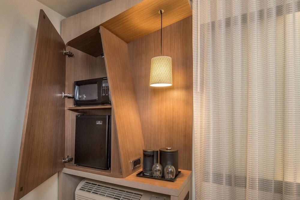Отель Courtyard Portland East Fairview Экстерьер фото