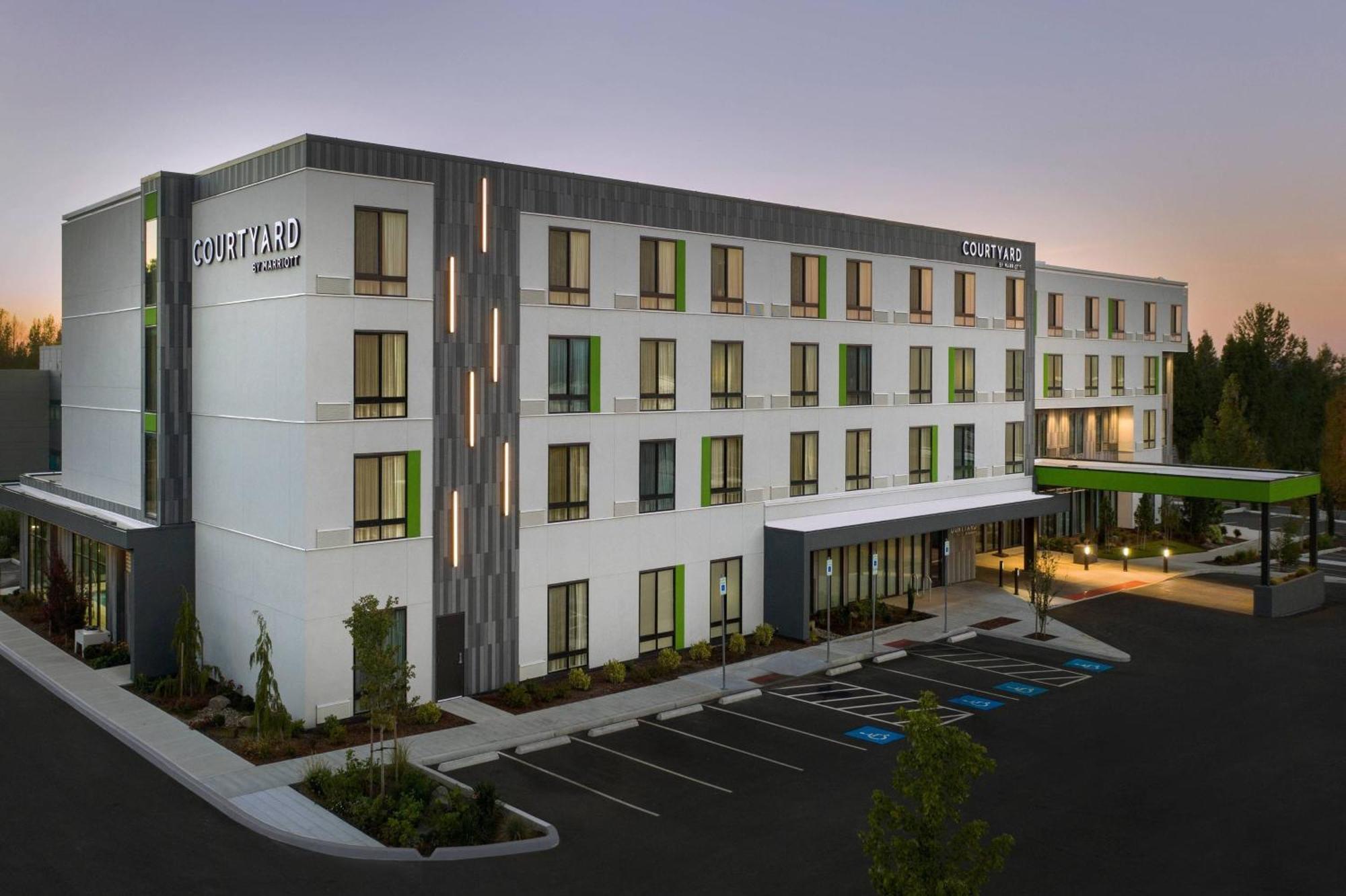 Отель Courtyard Portland East Fairview Экстерьер фото