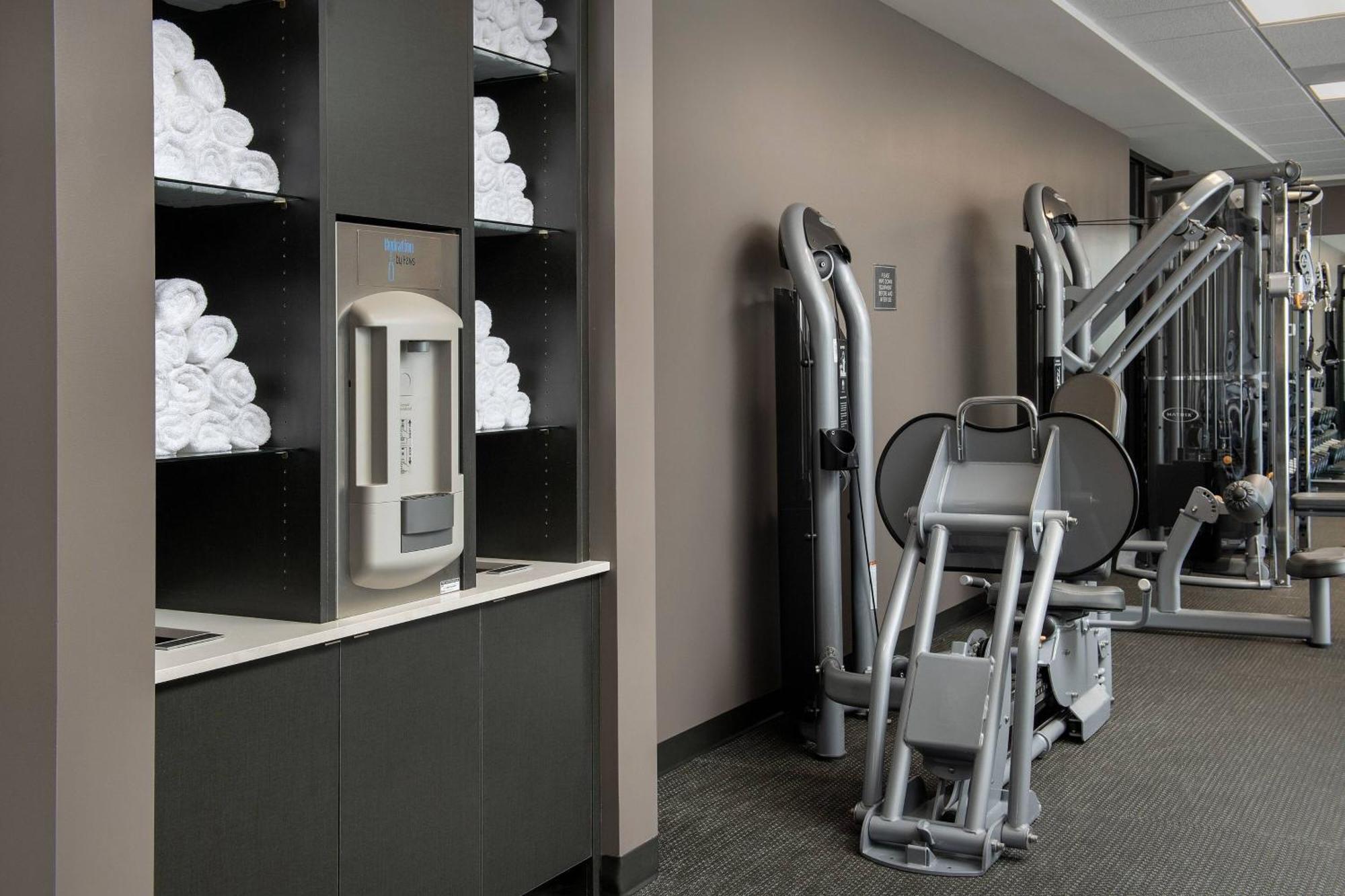 Отель Courtyard Portland East Fairview Экстерьер фото