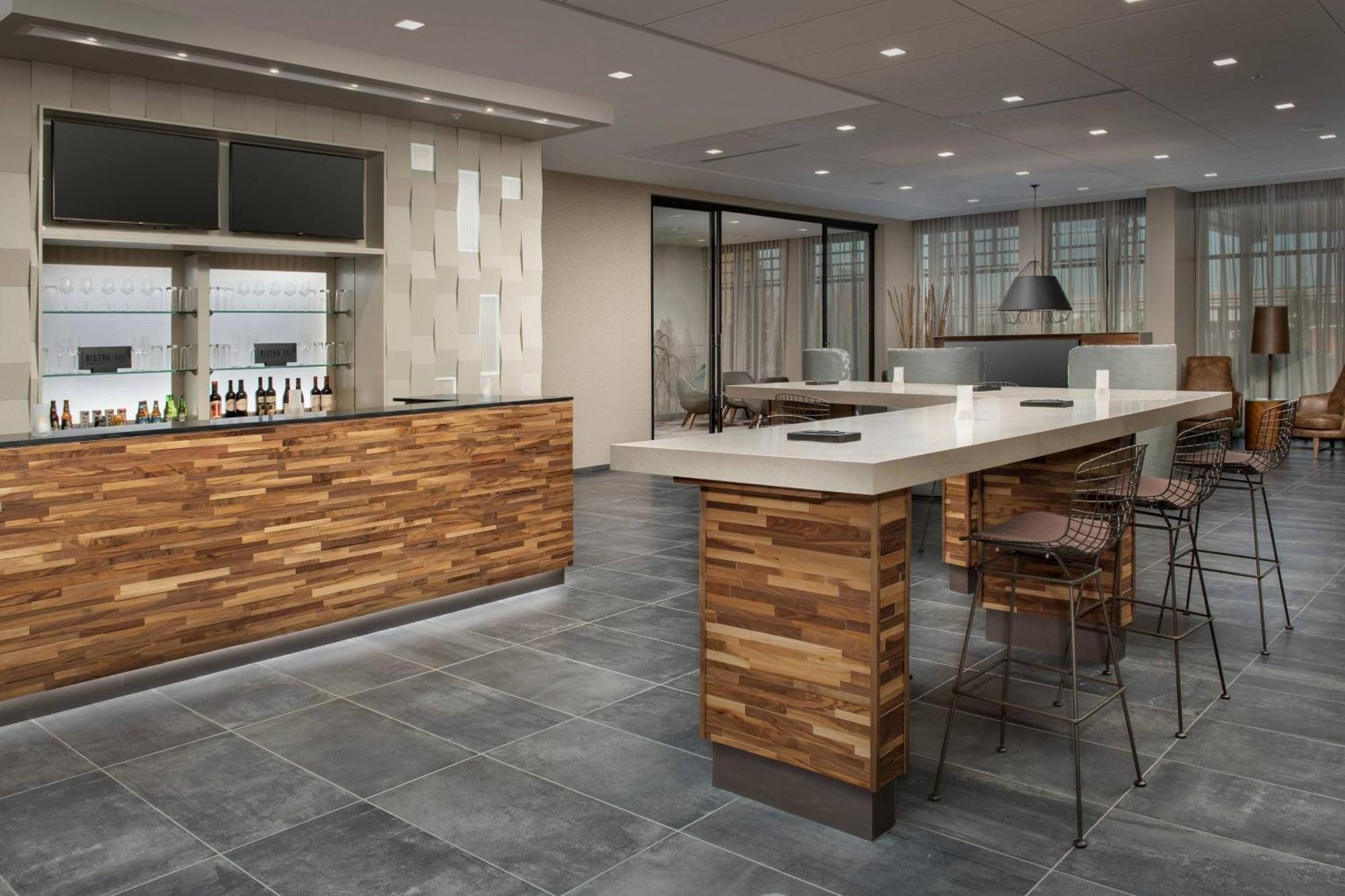 Отель Courtyard Portland East Fairview Экстерьер фото