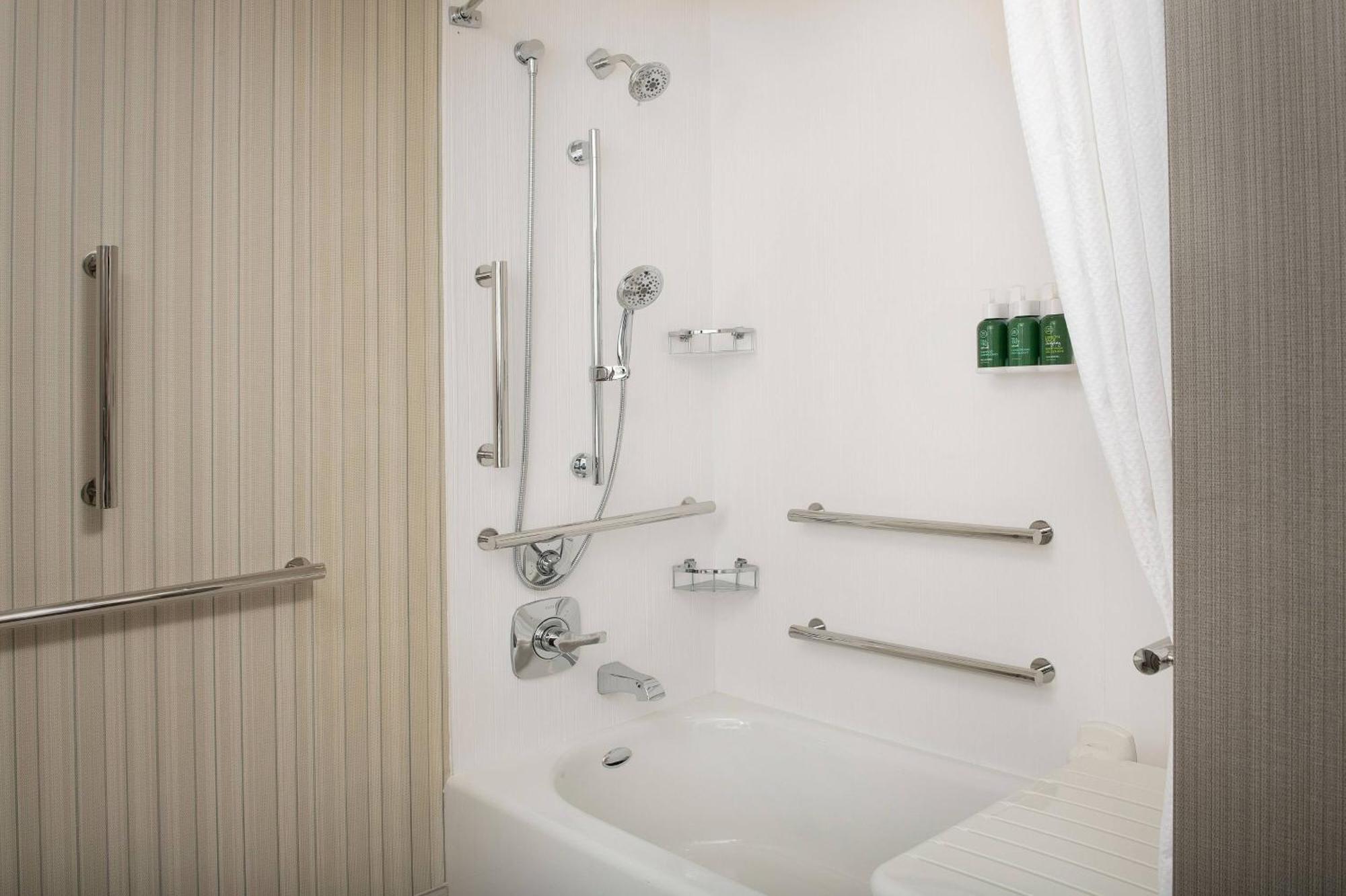Отель Courtyard Portland East Fairview Экстерьер фото