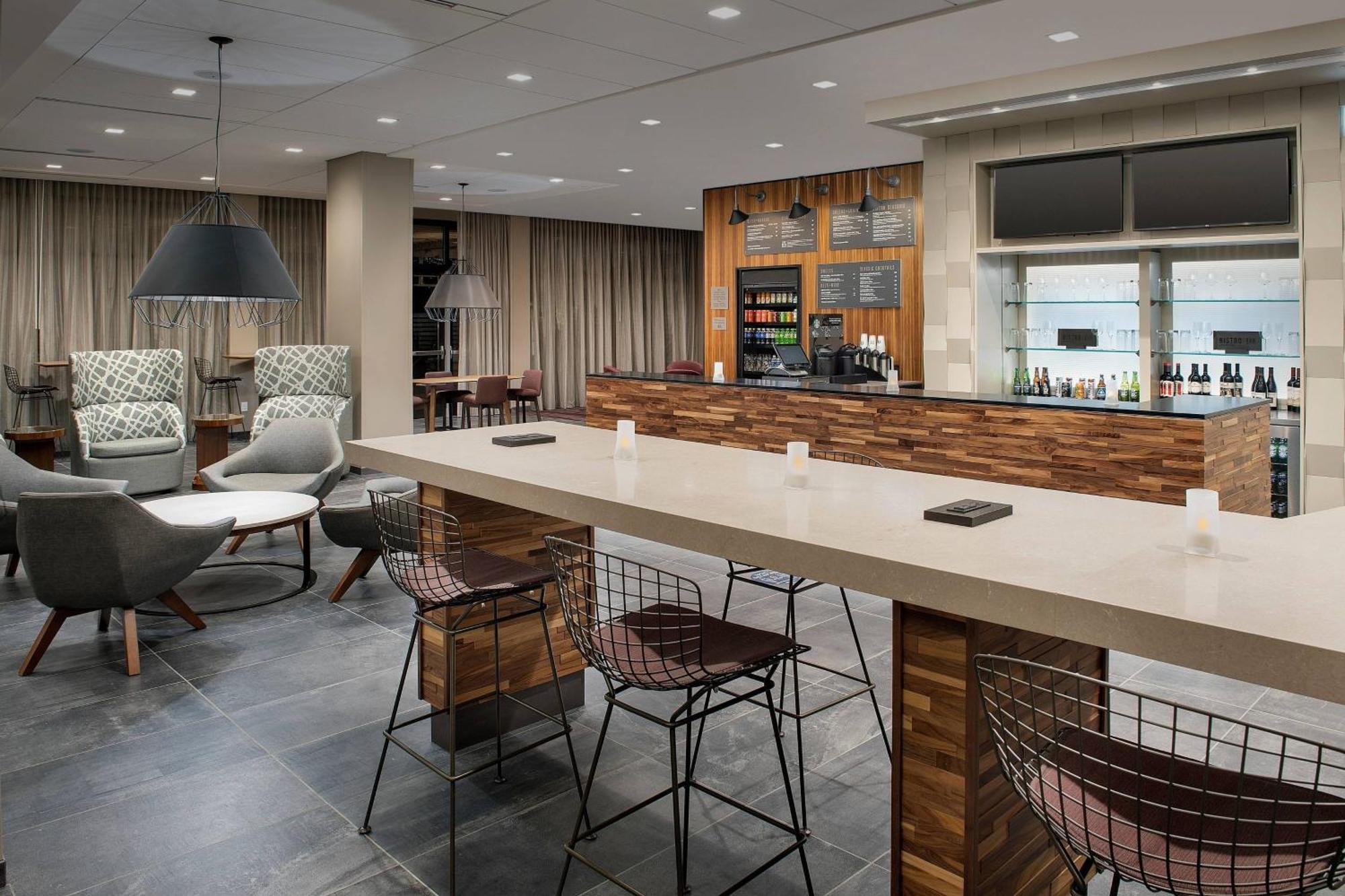 Отель Courtyard Portland East Fairview Экстерьер фото