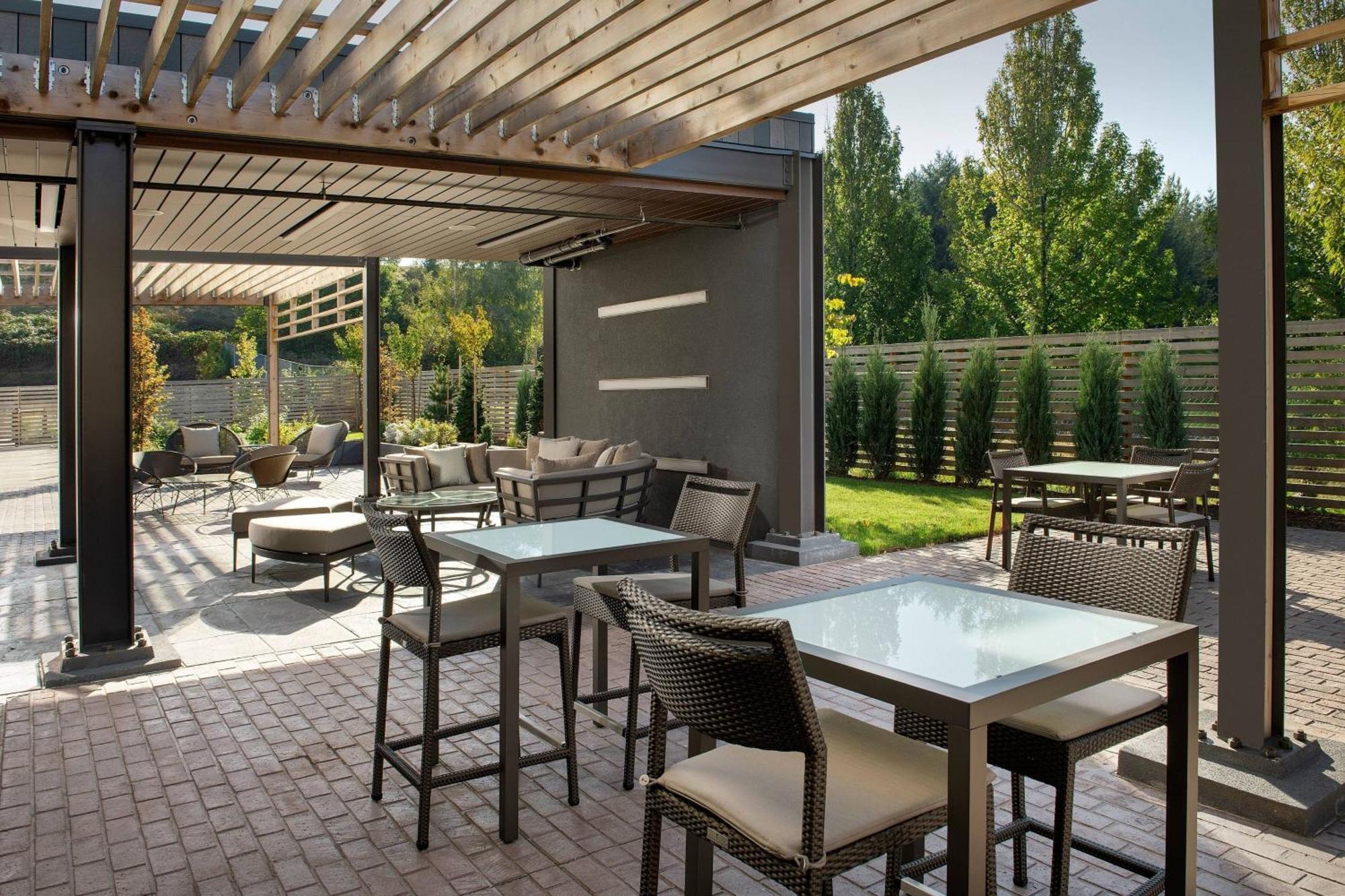 Отель Courtyard Portland East Fairview Экстерьер фото